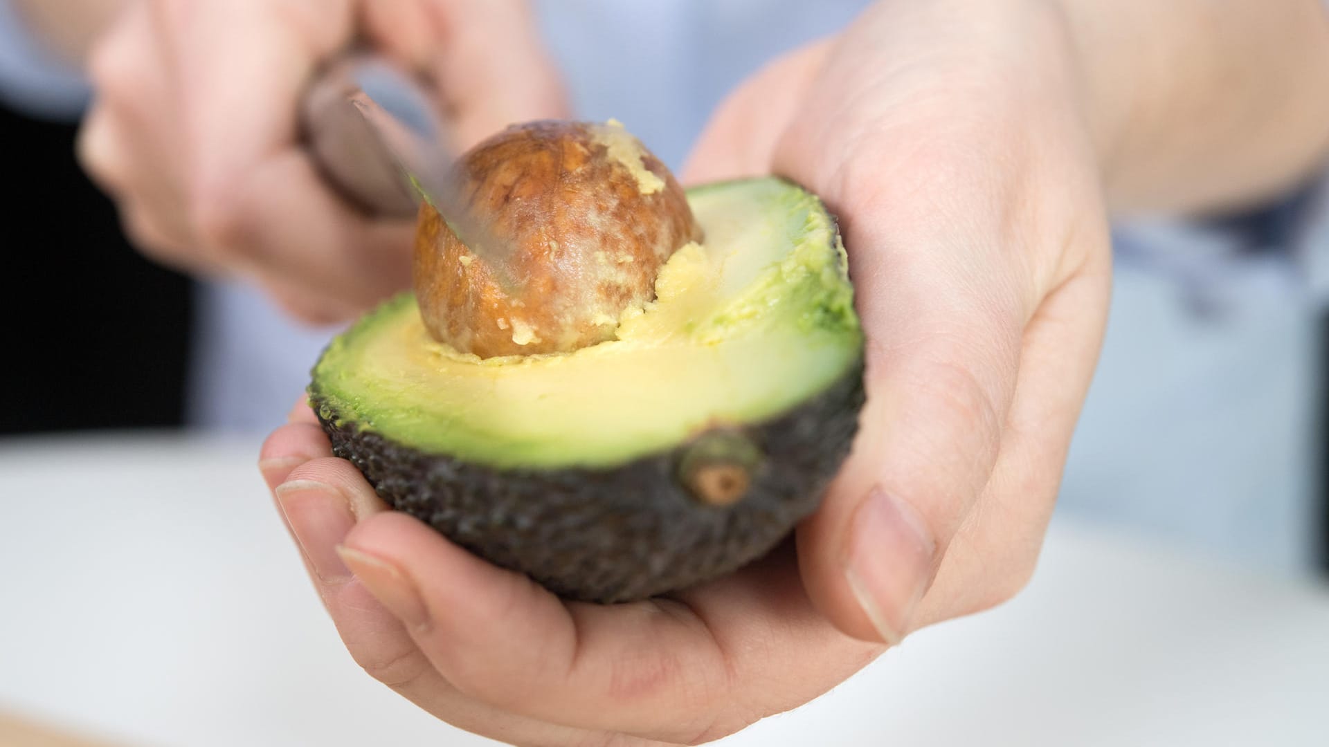 Avocado: Sie enthält viele Vitamine und Mineralstoffe.