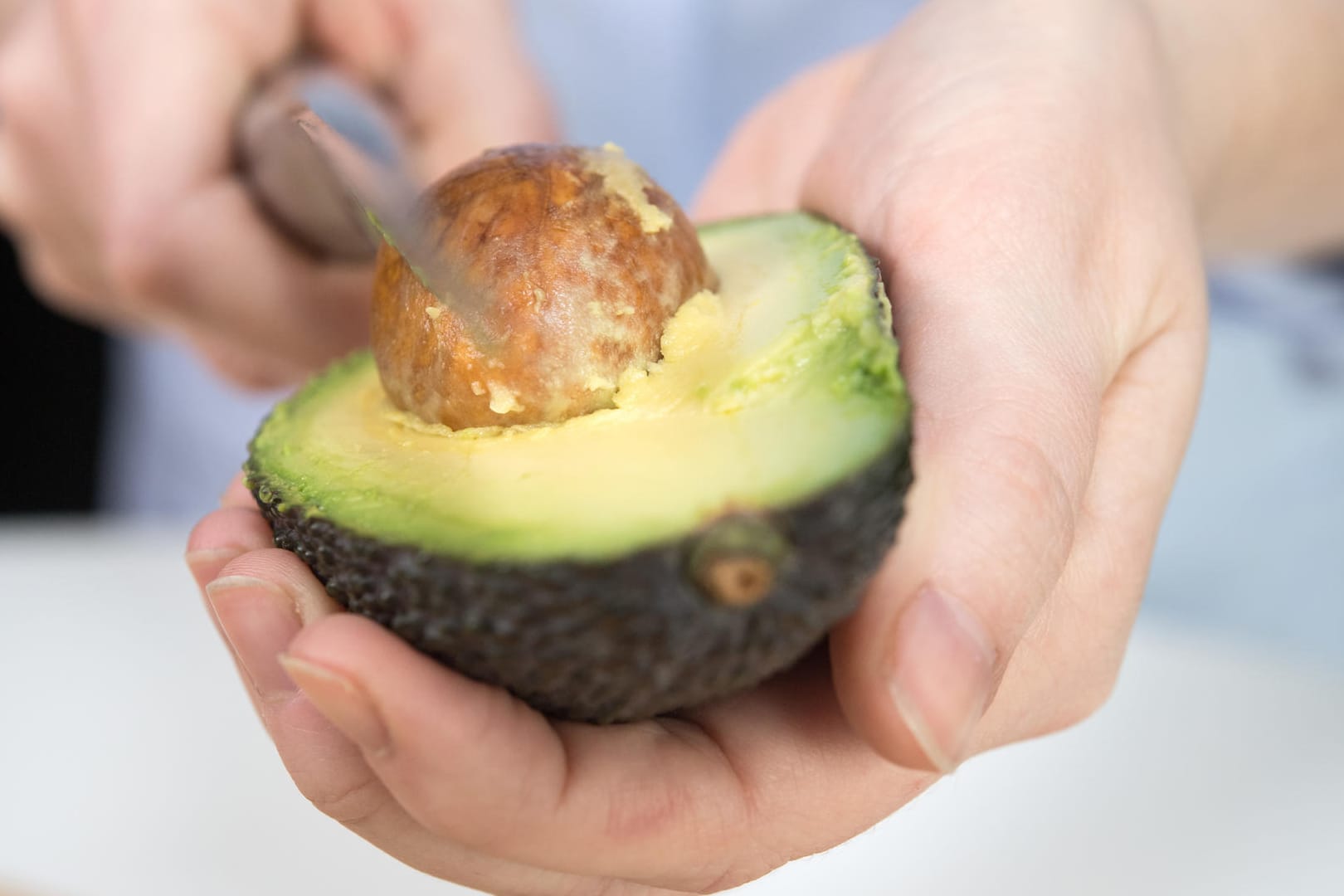 Avocado: Sie enthält viele Vitamine und Mineralstoffe.