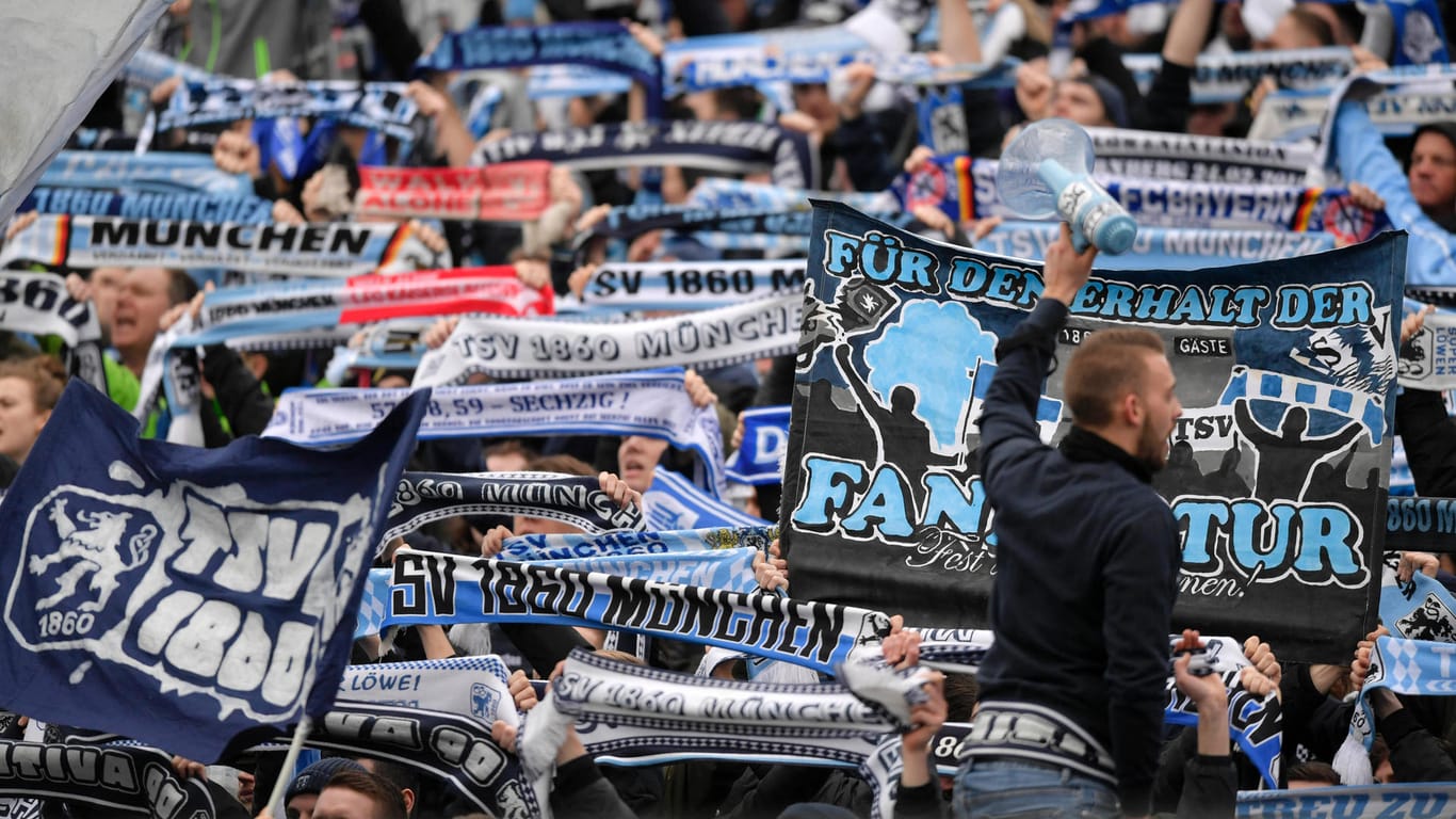 Fußballfans in München: Bislang sind keine Absagen von Großveranstaltungen in Deutschland geplant.