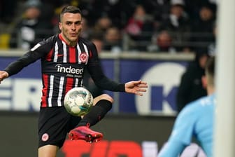 Könnte Eintracht Frankfurt im Sommer verlassen: Filip Kostic am Ball.