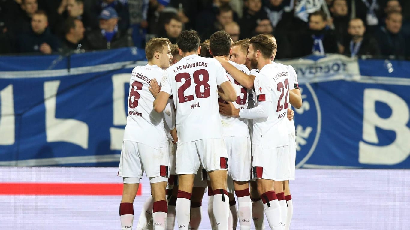 Haben einen wichtigen Sieg im Abstiegskampf eingefahren: Das Team vom 1. FC Nürnberg.