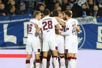 Haben einen wichtigen Sieg im Abstiegskampf eingefahren: Das Team vom 1. FC Nürnberg.