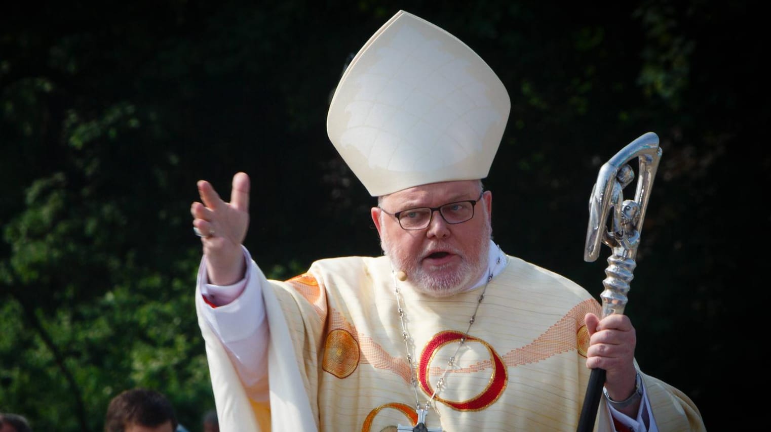 Kardinal Marx in einem Gottesdienst (Archivbild): Für seinen liberalen Kurs hat der Geistliche viel Gegenwind erhalten.