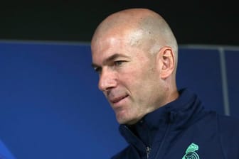 Trainer Zinédine Zidane hat derzeit Probleme mit Real Madrid.