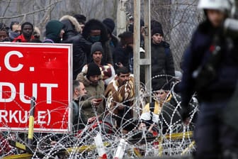 Griechischer Polizist am Grenzübergang zur Türkei in Kastanies: "Es wurden mehr als 4.000 illegale Grenzüberschreitungen abgewendet".