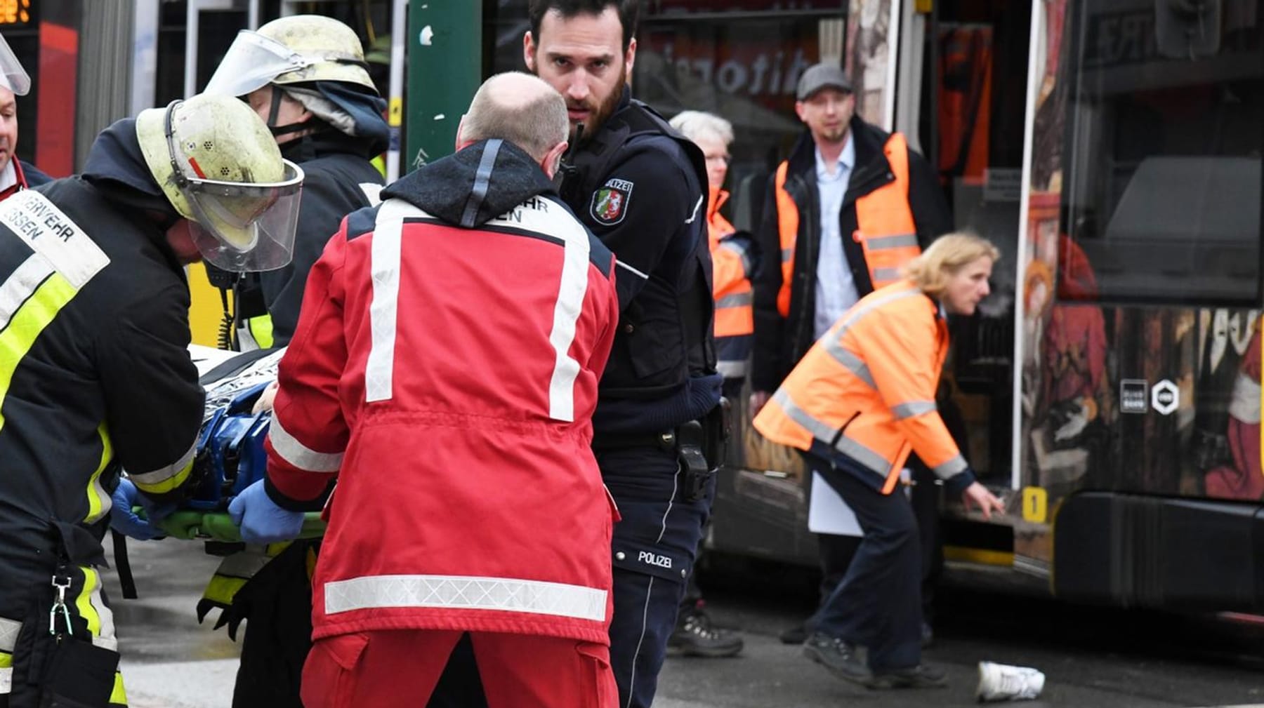 Essen: 81-Jährige Fährt An Haltestelle In Menschen – Zwölf Verletzte