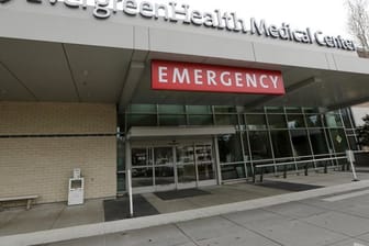 Das EvergreenHealth Medical Center, wo eine Person an COVID-19 verstarb.