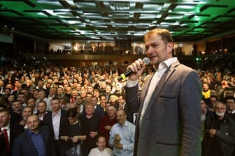 Igor Matovic, Vorsitzender der Protestpartei OLaNO, spricht zu seinen Anhängern.