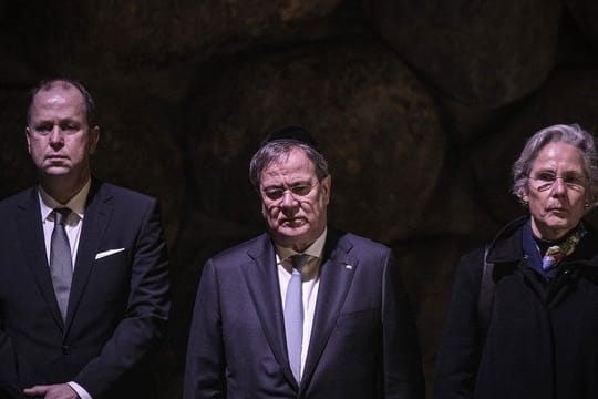 NRW-Ministerpräsident Armin Laschet (M.
