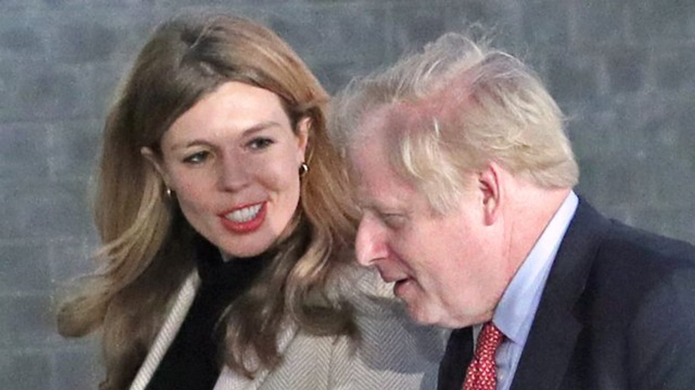 Boris Johnson und seine Freundin Carrie Symonds haben sich verlobt.