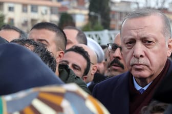 Recep Tayyip Erdogan: Bei der Beerdigung von in Syrien gefallenen türkischen Soldaten.