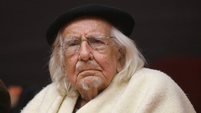 Ernesto Cardenal 2017 bei der Verleihung der Ehrendoktorwürde in Wuppertal. Ernesto Cardenal 2017 bei der Verleihung der Ehrendoktorwürde in Wuppertal.