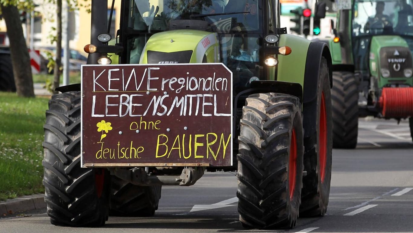 Bundesweiter Bauernstreik: Im vergangenen Oktober fuhren Hunderte Demonstranten mit Traktoren durch Deutschland – einige bis nach Berlin.