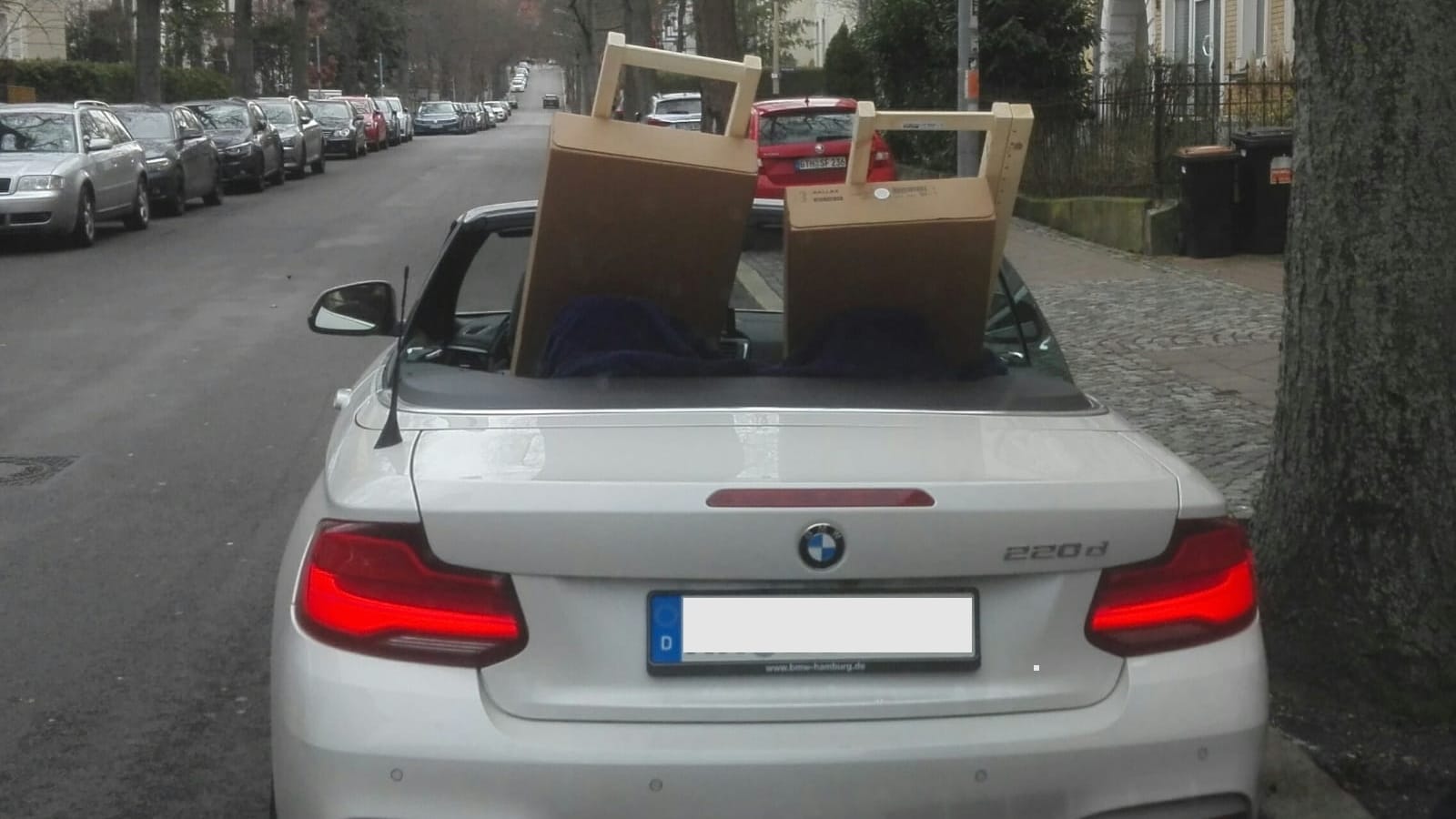 Möbel in einem Cabrio "verstaut": Die Erfurter Polizei hat eine Autofahrerin deshalb gestoppt.