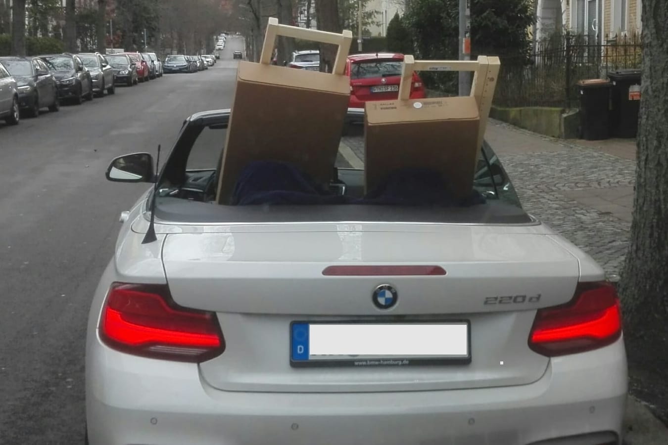 Möbel in einem Cabrio "verstaut": Die Erfurter Polizei hat eine Autofahrerin deshalb gestoppt.