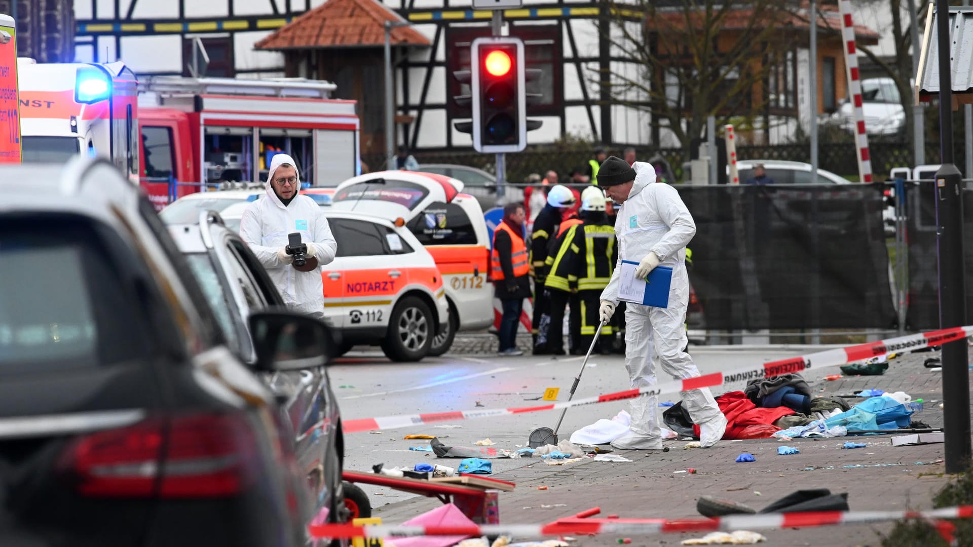 Die Unfallstelle in Volkmarsen: Am Rosenmontag fuhr ein Mann mit einem Auto in eine Menschenmenge.