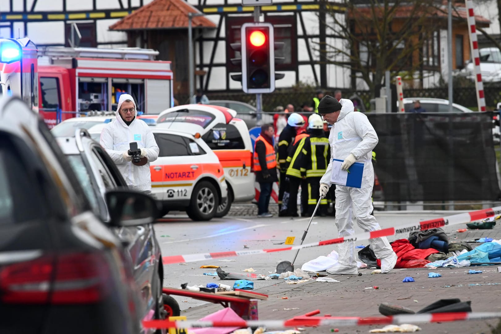 Die Unfallstelle in Volkmarsen: Am Rosenmontag fuhr ein Mann mit einem Auto in eine Menschenmenge.