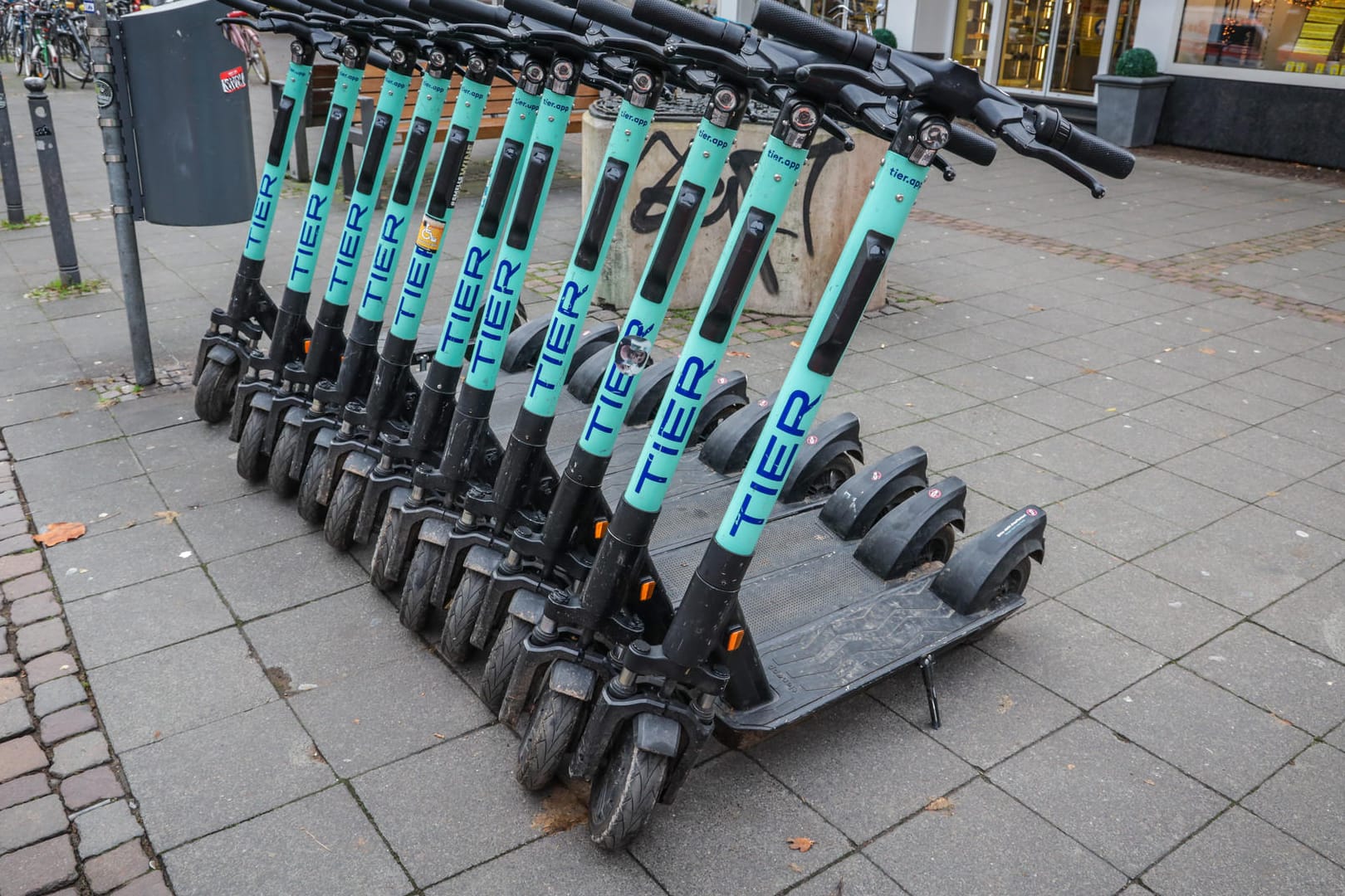 Elektro-Tretroller von Tier Mobility: Auch in Wolfsburg rollen die Flitzer künftig über die Straßen.