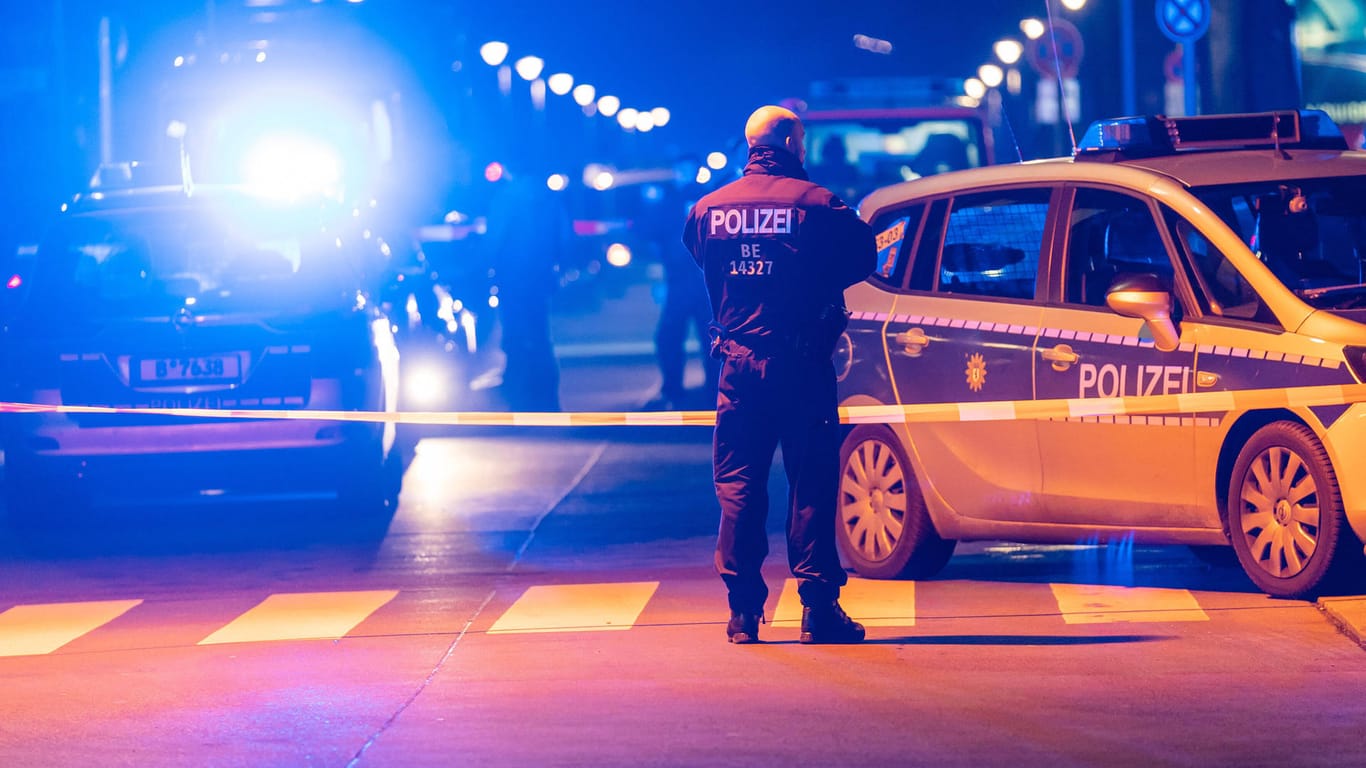 Polizei-Einsatz nach der tödlichen Schießerei am Berliner Tempodrom: Eine große Sonderkommission soll den Fall nun aufklären.