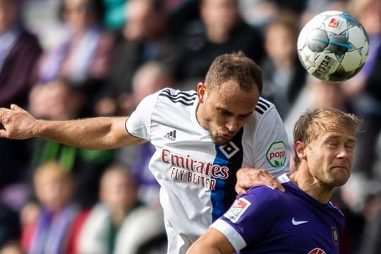 Fällt verletzt für den HSV aus: Ewerton (l) in Aktion gegen Aues Jan Hochscheidt.