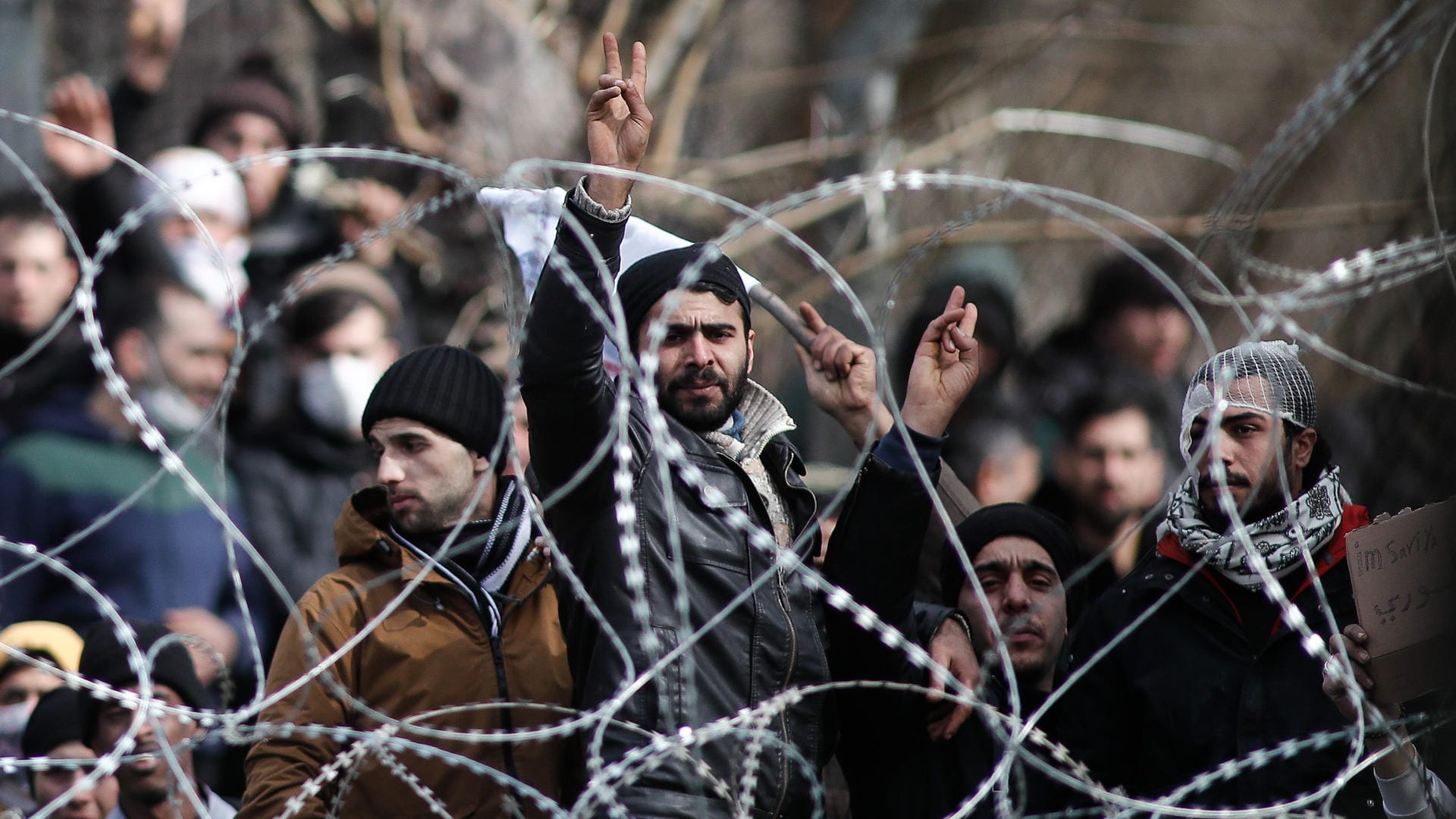 Migranten an der Grenze zwischen Griechenland und der Türkei: Die beiden Länder sind zunehmend mit der Flüchtlingssituation überfordert.