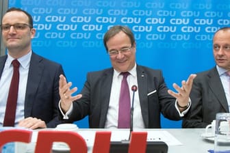 Gesundheitsminister Jens Spahn (l-r), NRW-Ministerpräsident Armin Laschet und Friedrich Merz.
