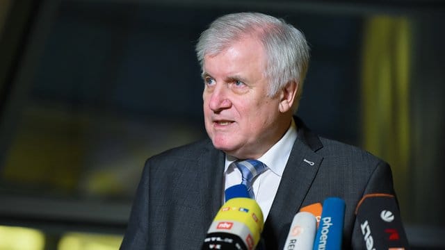 Bundesinnenminister Horst Seehofer trifft sich am Mittwochabend mit seinen EU-Kollegen, um über die Lage an der türkisch-griechischen Grenze und in den griechischen Lagern zu beraten.