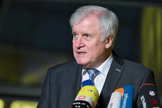 Bundesinnenminister Horst Seehofer trifft sich am Mittwochabend mit seinen EU-Kollegen, um über die Lage an der türkisch-griechischen Grenze und in den griechischen Lagern zu beraten.