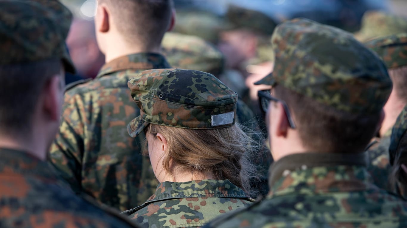 Soldaten der deutschen Bundeswehr: Von den 14 Extremisten soll es sich bei acht Personen um Rechte handeln. (Symbolbild)