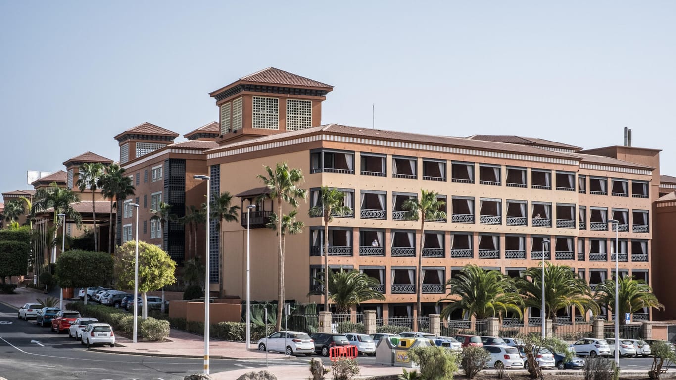 Pech für die Urlauber: Das Hotel "H10 Costa Adeje Palace" auf Teneriffa war wegen Coronavirus-Fällen unter Quarantäne gestellt worden.