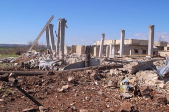 Zerbombte Gebäude in der Provinz Idlib: Wieder ist ein türkischer Soldat im Syrien-Konflikt getötet worden.