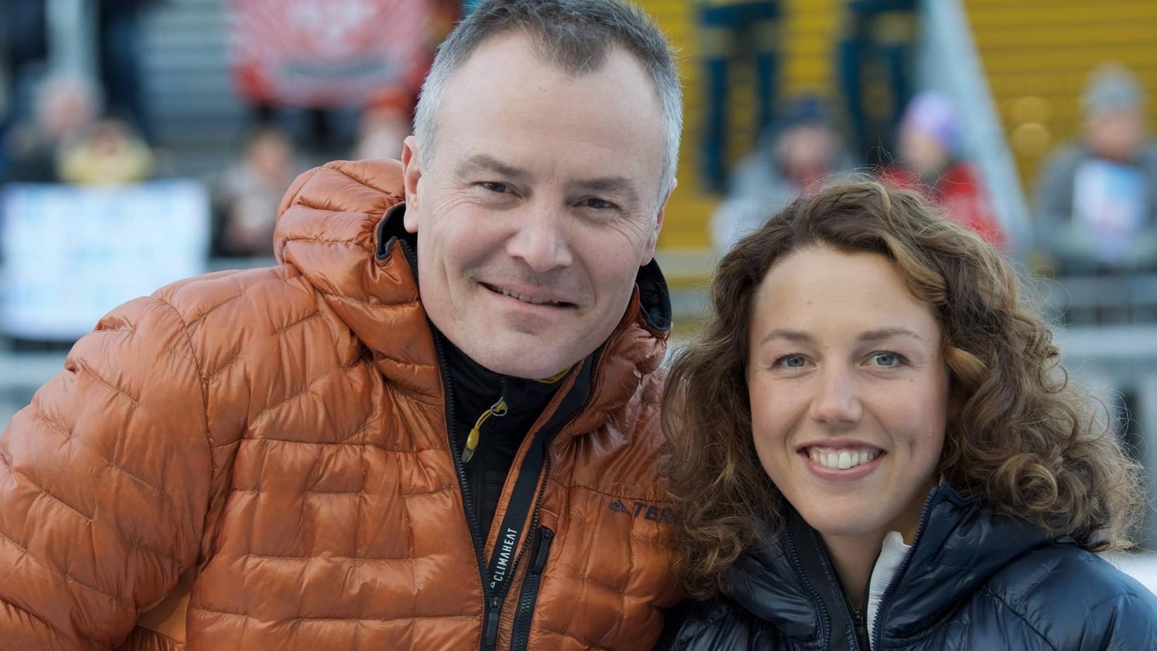 Eingespieltes Duo: Seit dieser Saison arbeiten Sven Fischer (l.) und Laura Dahlmeier gemeinsam als Experten beim ZDF.