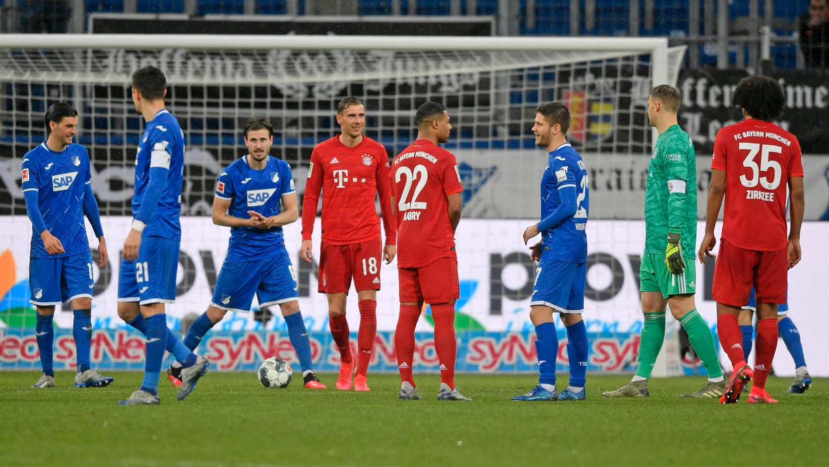 Hier passierte nichts mehr: Die Spieler der TSG Hoffenheim und des FC Bayern am Samstag.