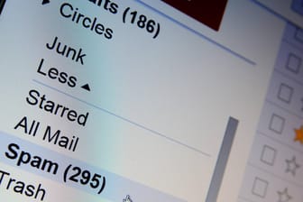 Eine Mail-Postfach mit Spam (Symbolbild): Milliarden Spam-Mails landen regelmäßig in Postfächern weltweit.