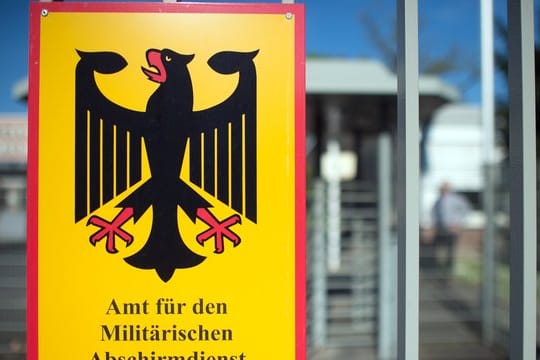 Der Militärische Abschirmdienst (MAD) hat im vergangenen Jahr 14 Extremisten in der Bundeswehr enttarnt, darunter allein acht Rechtsextremisten.