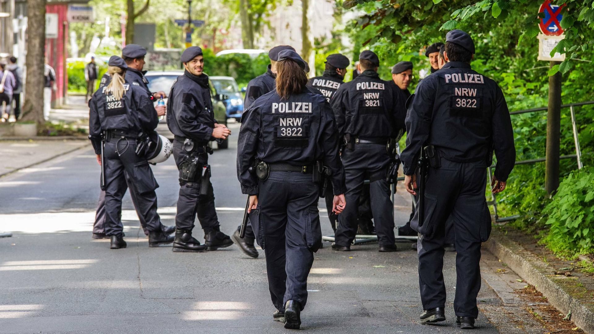 Beamte der Polizei NRW in Dortmund: Fürs vergangene Jahr zieht die Polizei eine positive Straftaten-Bilanz. Beamte der Polizei NRW in Dortmund: Fürs vergangene Jahr zieht die Polizei eine positive Straftaten-Bilanz.