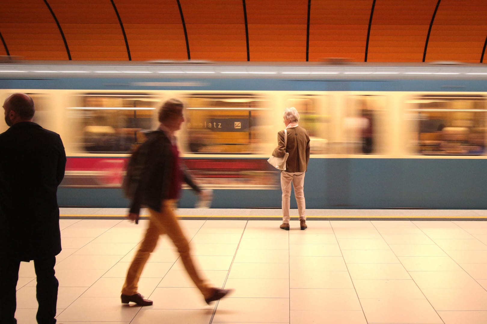 U-Bahn in München: Eine Frau wurde nach einem Fußballspiel angegriffen. (Symbolbild)