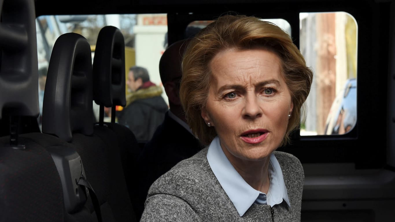 Kritik an Ankara: EU-Kommissionschefin Ursula von der Leyen beim Besuch im griechischen Grenzort Kastanies.