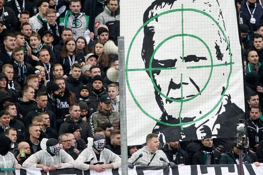 Die DFB-Haltung ist eindeutig: Personifizierte Gewaltandrohungen oder Diskriminierungen werden nicht geduldet.