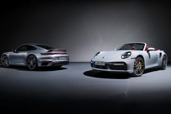 Turbo-Duo: Sowohl Coupé (l.) als auch Cabrio kommen als Porsche Turbo S auf nun 478 kW/650 PS.