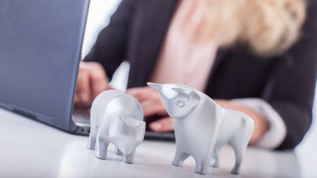 Unruhige Zeiten an der Börse sind ein guter Zeitpunkt, um die eigene Anlagestrategie auf den Prüfstand zu stellen. Unruhige Zeiten an der Börse sind ein guter Zeitpunkt, um die eigene Anlagestrategie auf den Prüfstand zu stellen.