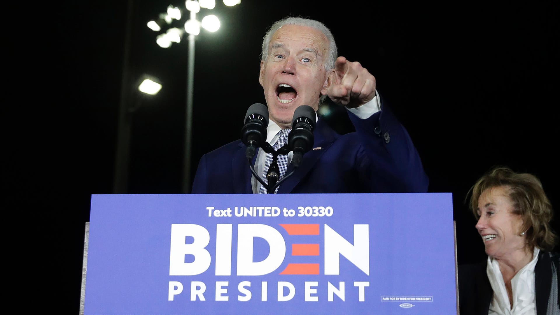 Joe Biden spricht in Los Angeles.