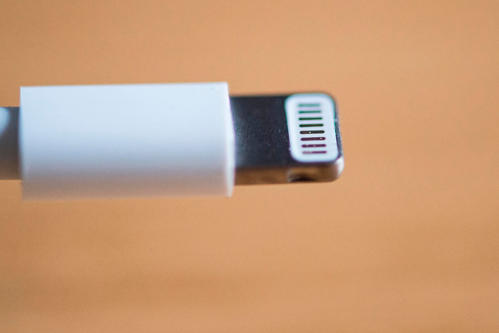 iPhone-Ladekabel: Die EU will Smartphone-Hersteller zwingen, einheitliche Standards zu verwenden.