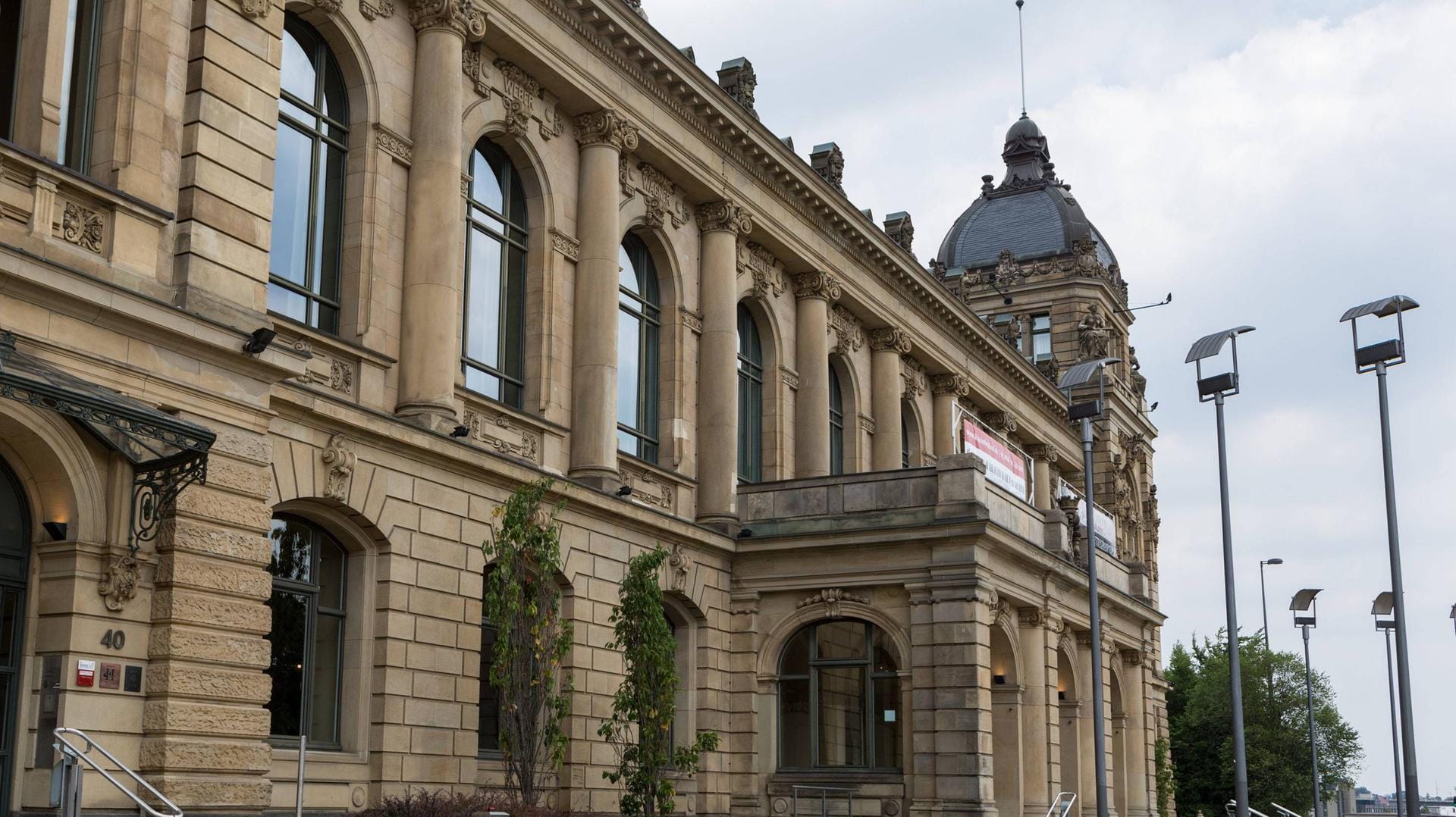 Die historische Stadthalle in Wuppertal: Hier wurden bisher keine Veranstaltungen wegen des Coronavirus abgesagt.