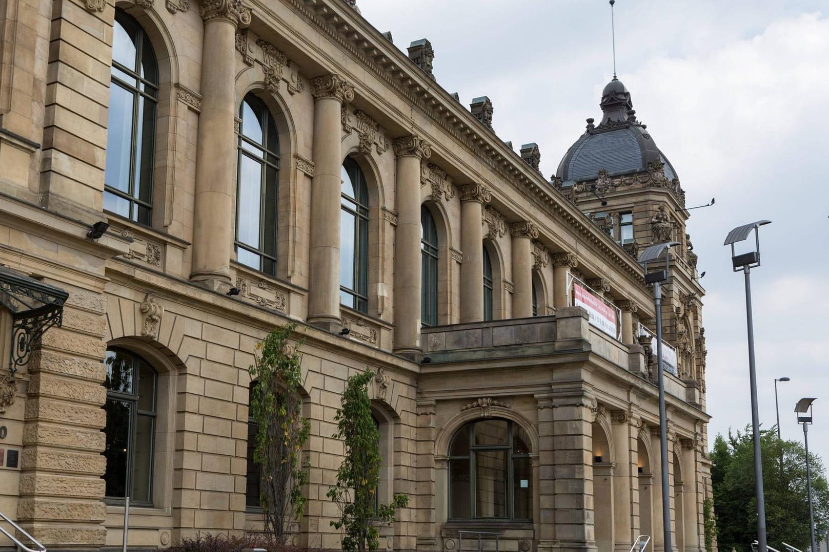 Die historische Stadthalle in Wuppertal: Hier wurden bisher keine Veranstaltungen wegen des Coronavirus abgesagt.