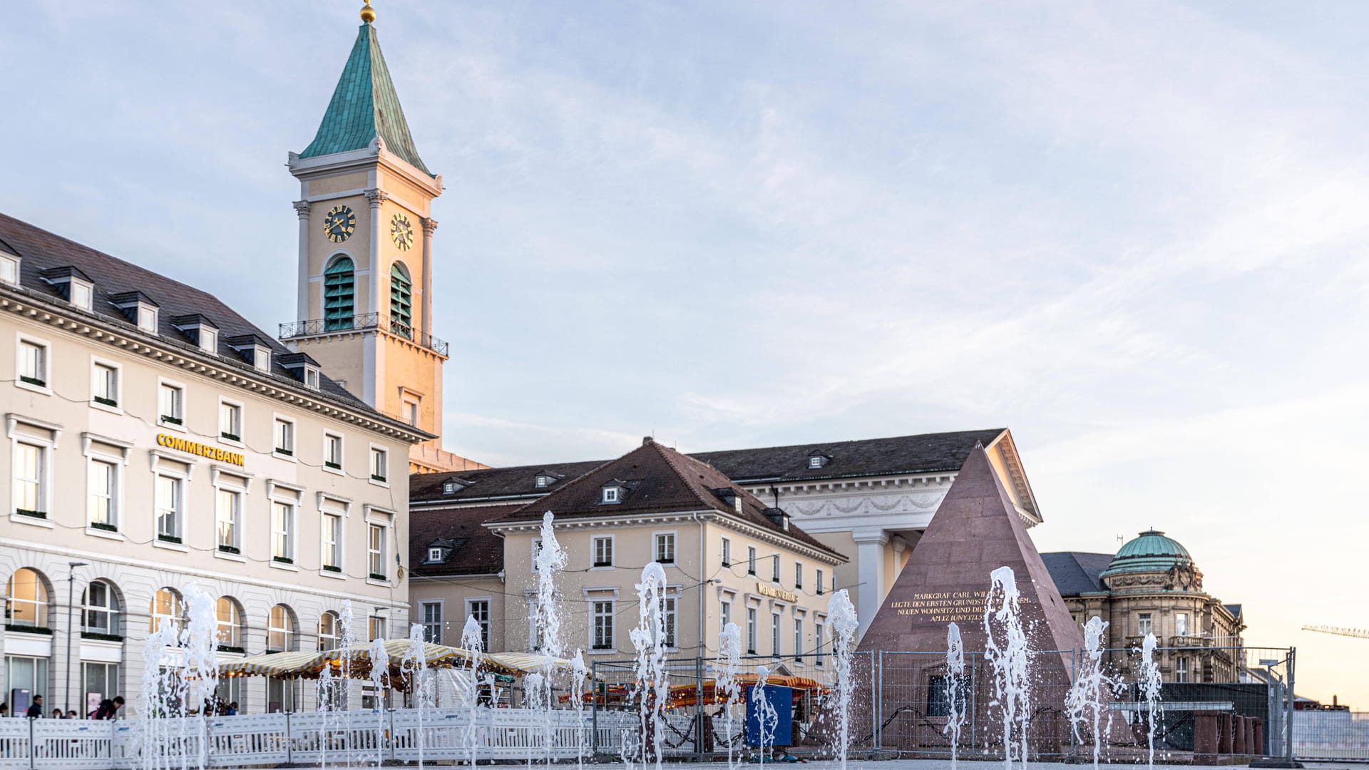 Ein Blick über den neu gestalteten Marktplatz: Jeden Mittwoch findet hier der Abendmarkt statt.