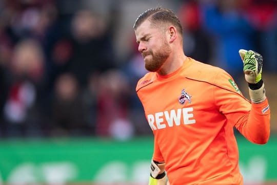 Ob Kölns Torwart Timo Horn gegen den SC Paderborn spielen kann, steht noch nicht fest.