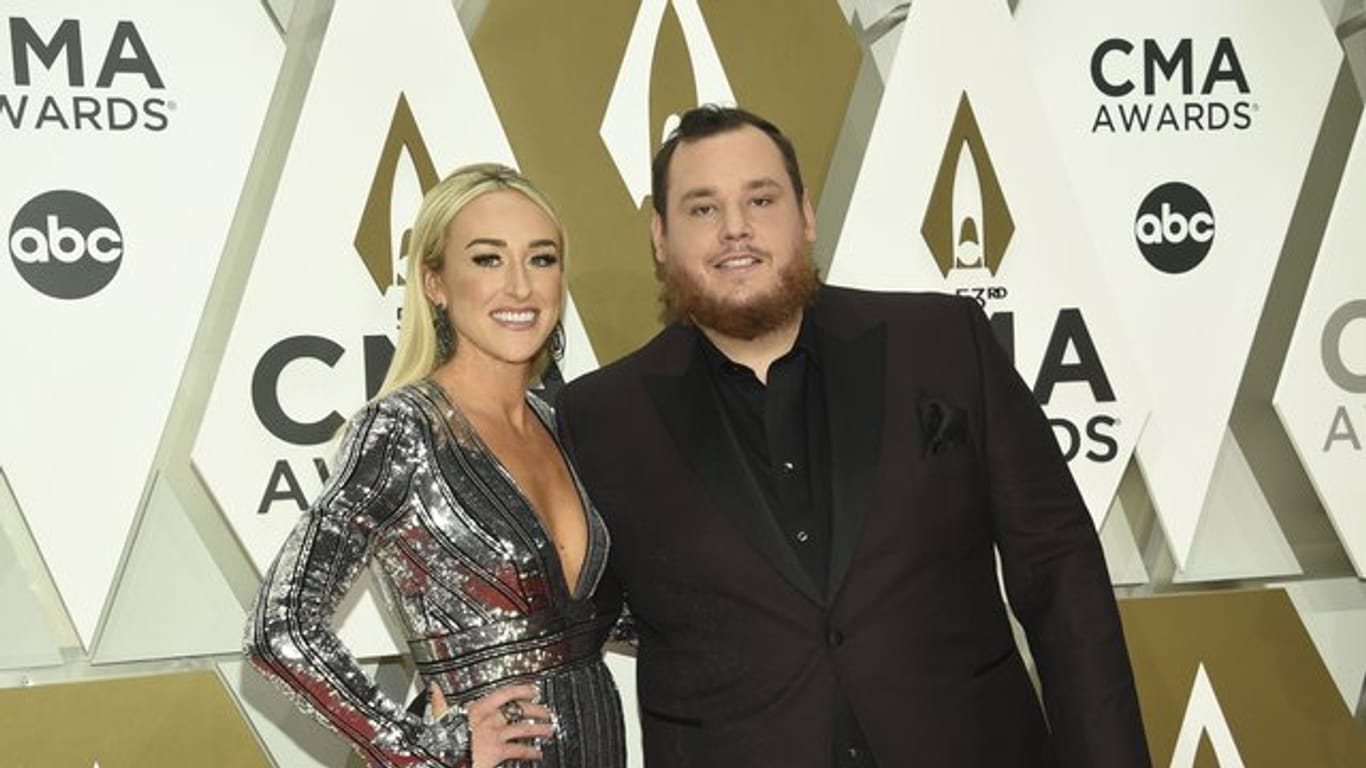 Luke Combs mit seiner Verlobten Nicole Hocking bei den Country Music Awards (CMA) in Nashville.