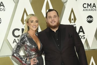 Luke Combs mit seiner Verlobten Nicole Hocking bei den Country Music Awards (CMA) in Nashville.