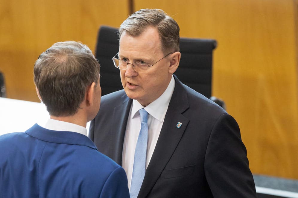 Erfurt: Der neu gewählte Ministerpräsident Bodo Ramelow verweigert AfD-Fraktionschef Björn Höcke den Handschlag nach der Wahl.